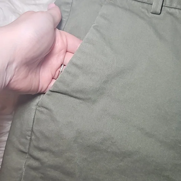 LOFT Riviera Green Shorts – Size 8, Pockets, Belt Loops - Picture 2 of 6